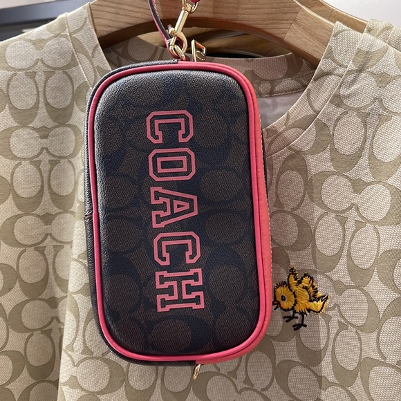 Coach Jamie Wristlet In Signature Canvas With Varsity Motif
IM/Brown/Watermelon - Picture 15 of 16